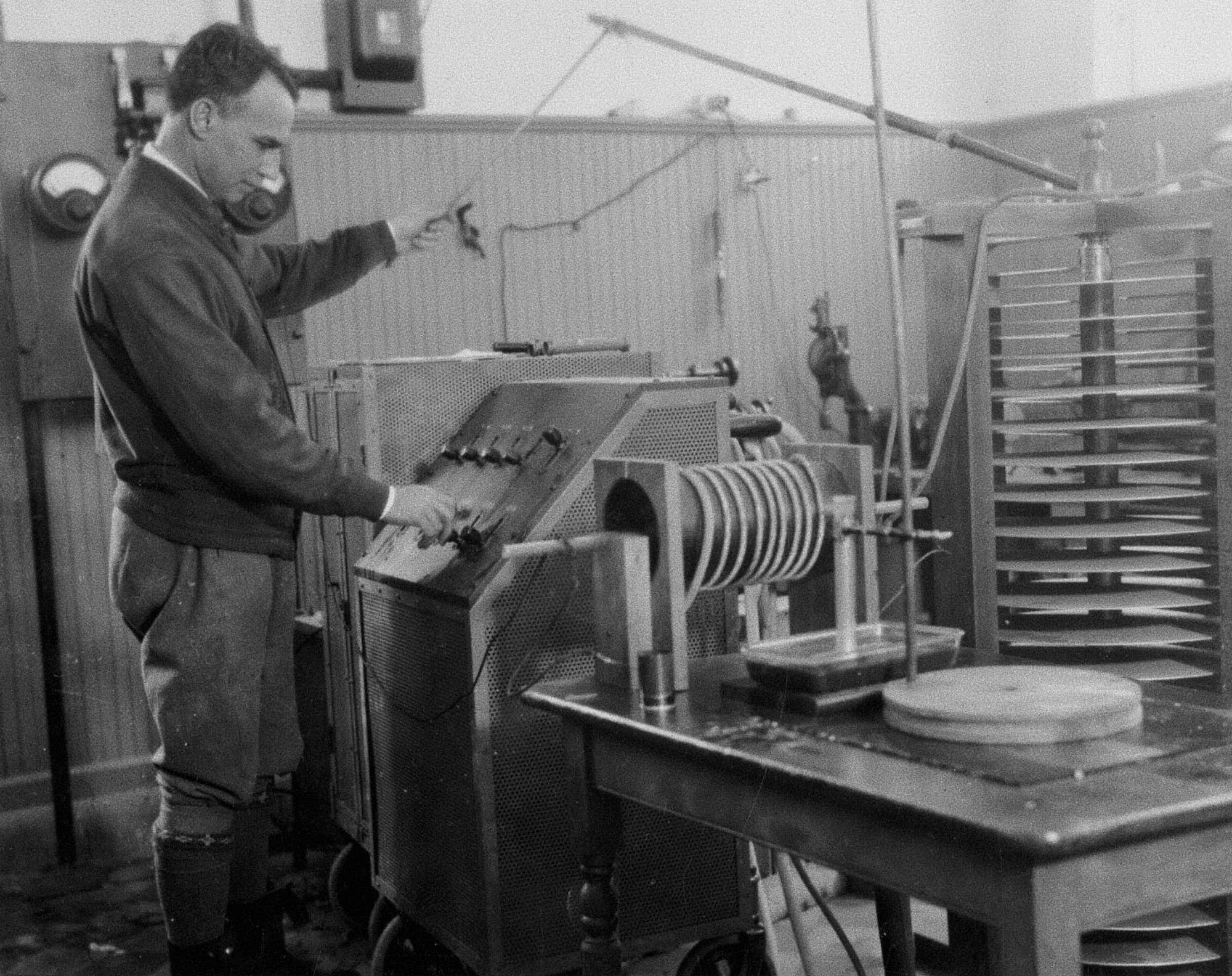 Image of Alfred Lee Loomis performing work with an experimental ultrasound transducer at the Tower House laboratory (Tuxedo Park, NY).