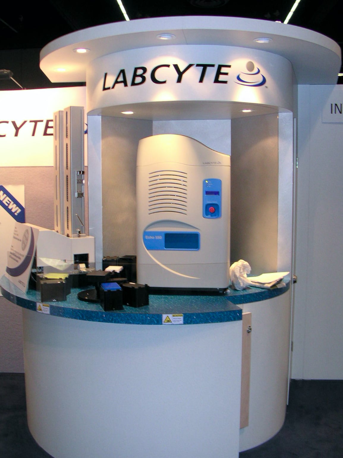 Labcyte Echo 550 acoustic liquid handling instrument showcased at SBS 2003 exhibition booth.