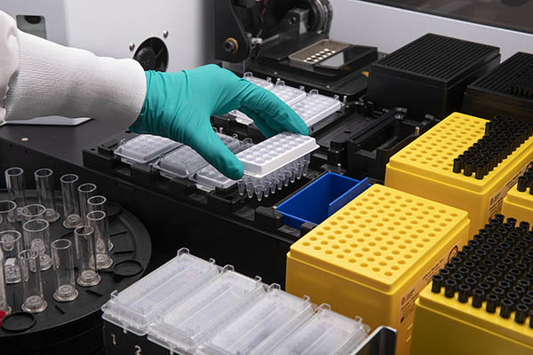 Biomek NgeniuS thực hiện các phản ứng trong ống đựng mẫu A9857