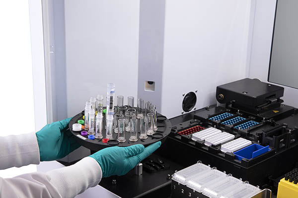 Biomek NGeniuS reagent input carousel loading w hands A9819