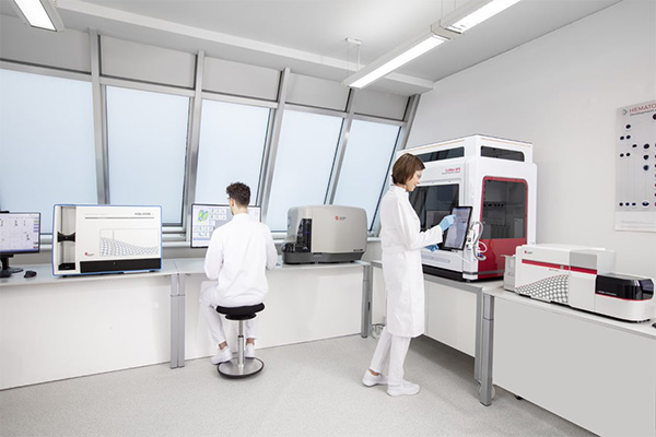 Clinical flow cytometry laboratory with DxFLEX, CellMek SPS, Navios EX and AQUIOS CL. Example of lean workflow.