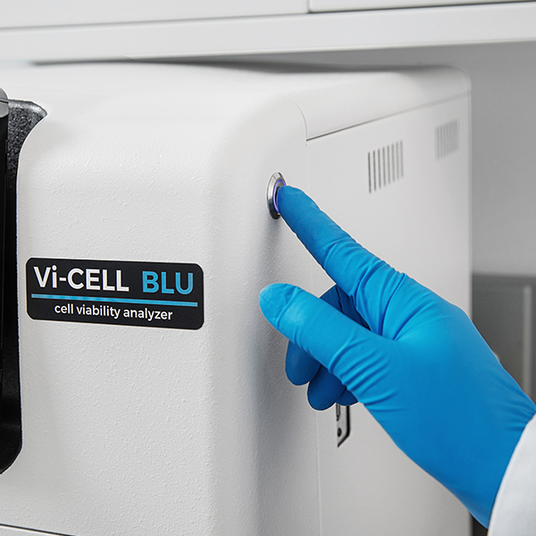 Pushing power button on Vi-CELL BLU