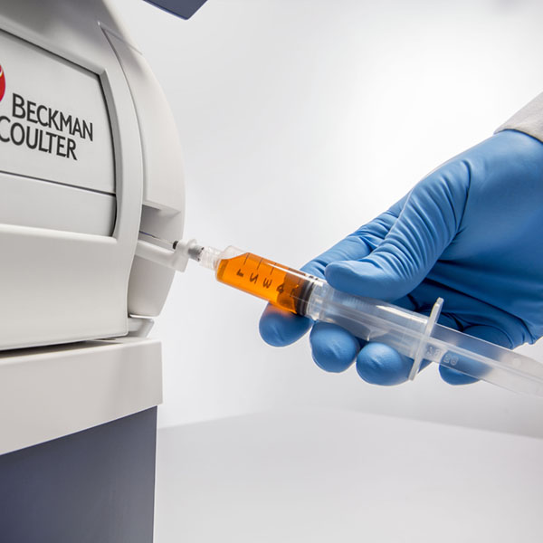 Vi-CELL MetaFLEX Analyzer syringe with sample