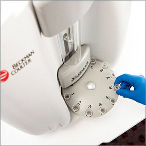 placing tube on a vi-cell xr carousel