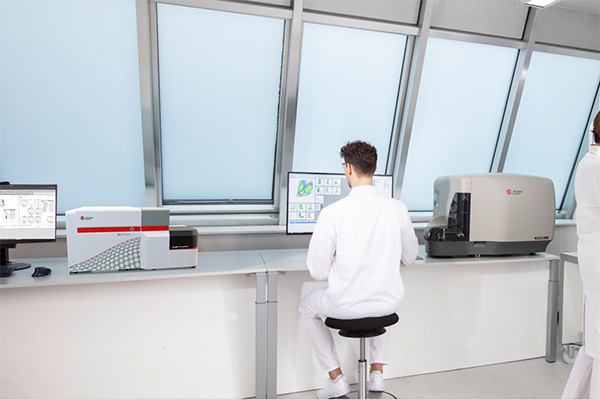 Operator working in Kaluza C software