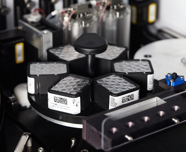 DURACartridges on board of CellMek SPS Sample Preparation System